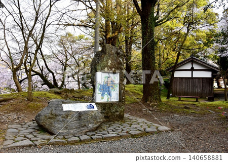 Akizuki information board and cherry blossoms in full bloom at Umezono Park in Akizuki Castle Town (Akizuki Castle Ruins), Asakura City, Fukuoka Prefecture Akizuki information board and cherry blossoms in full bloom at Umezono Park in Akizuki Castle Town (Akizuki Castle Ruins), Asakura City, Fukuoka Prefecture 140658881