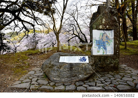 Akizuki information board and cherry blossoms in full bloom at Umezono Park in Akizuki Castle Town (Akizuki Castle Ruins), Asakura City, Fukuoka Prefecture Akizuki information board and cherry blossoms in full bloom at Umezono Park in Akizuki Castle Town (Akizuki Castle Ruins), Asakura City, Fukuoka Prefecture 140658882