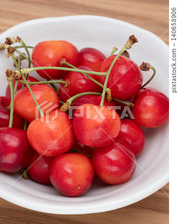 Large cherries: Yamagata Beni-o Large cherries: Yamagata Beni-o 140658906