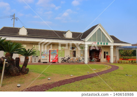 Shibushi Station (Shibushi City, Kagoshima Prefecture), the terminal station of the Nichinan Line. Shibushi Station (Shibushi City, Kagoshima Prefecture), the terminal station of the Nichinan Line. 140658986