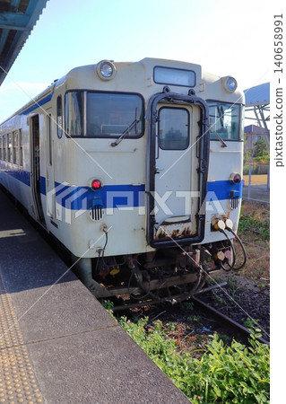 Kiha 40 parked at Shibushi Station on the Nichinan Line (Shibushi City, Kagoshima Prefecture) Kiha 40 parked at Shibushi Station on the Nichinan Line (Shibushi City, Kagoshima Prefecture) 140658991