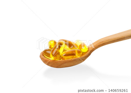 Capsules filled with golden oil rest on a wooden spoon, PNG Capsules filled with golden oil rest on a wooden spoon, PNG 140659261