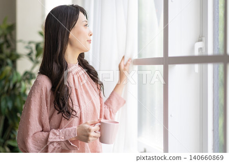 看著窗外的女人 140660869