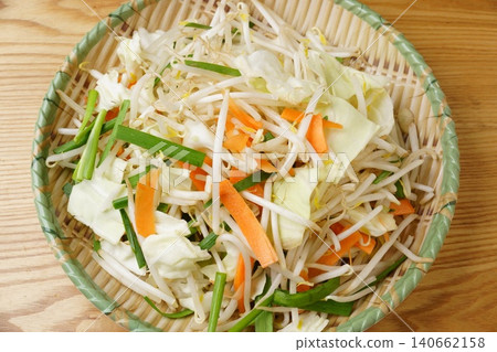 Cut vegetable ingredients 140662158