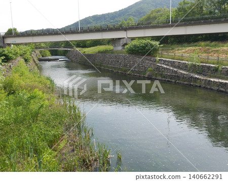 從北海道札幌市中央區眺望山花橋。 從北海道札幌市中央區眺望山花橋。 140662291