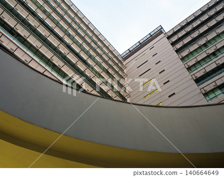 Low Vantage Point to the high rise building, Looking up to the sky 140664649