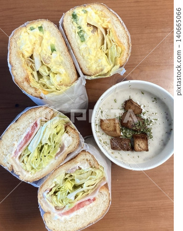 Delicious sandwich filled with fresh ingredients like crispy lettuce, juicy tomatoes, and savory meats. Perfect for a quick meal or packed lunch. Delicious sandwich filled with fresh ingredients like crispy lettuce, juicy tomatoes, and savory meats. Perfect for a quick meal or packed lunch. 140665066