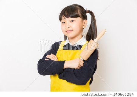 Asian little girl holding rolling pin, playful cooking concept, happy child lifestyle, home activity portrait Asian little girl holding rolling pin, playful cooking concept, happy child lifestyle, home activity portrait 140665294