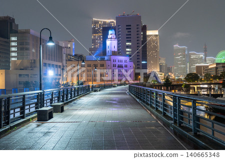 雨夜裡的橫濱女王塔 雨夜裡的橫濱女王塔 140665348