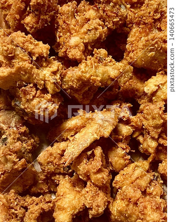 Crispy fried chicken with golden, crunchy skin and juicy, tender meat. A delicious and savory dish, perfect for any meal, served with dipping sauces or side dishes for extra flavor! 140665473