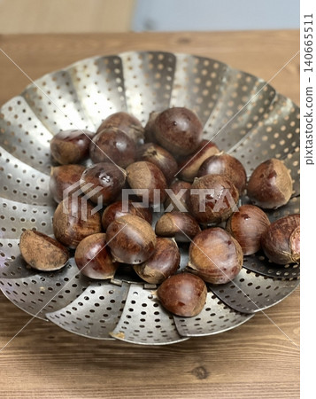 Fresh chestnuts with their glossy brown shells, ready to roast or cook. A seasonal favorite with a rich, slightly sweet flavor, perfect for cozy autumn dishes and festive treats. Fresh chestnuts with their glossy brown shells, ready to roast or cook. A seasonal favorite with a rich, slightly sweet flavor, perfect for cozy autumn dishes and festive treats. 140665511