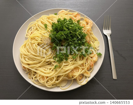 Creamy spaghetti carbonara made with rich egg yolk sauce, crispy bacon, parmesan cheese, and freshly ground black pepper for a classic, indulgent Italian pasta dish. Creamy spaghetti carbonara made with rich egg yolk sauce, crispy bacon, parmesan cheese, and freshly ground black pepper for a classic, indulgent Italian pasta dish. 140665553