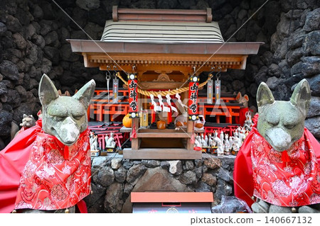 東京穴森稻荷神社的狐狸 東京穴森稻荷神社的狐狸 140667132