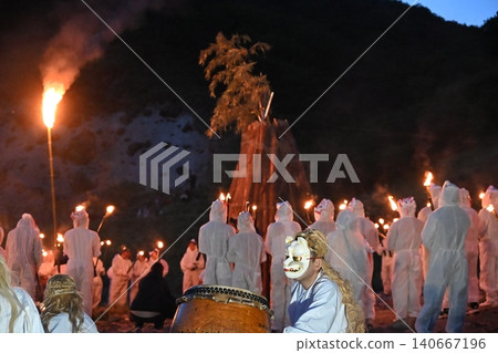 Scenes from the Nasu Sacred Fire Festival, Tochigi Prefecture Scenes from the Nasu Sacred Fire Festival, Tochigi Prefecture 140667196