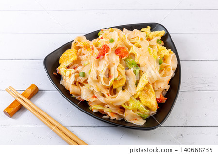 Stir-fried Chinese knife-cut noodles with fresh tomatoes, scrambled eggs, and green onions Stir-fried Chinese knife-cut noodles with fresh tomatoes, scrambled eggs, and green onions 140668735