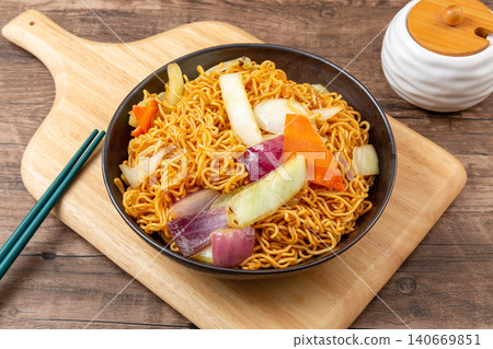 chinese Cabbage Fried Noodles - Vegetable Stir Fried Noodle Dish 140669851