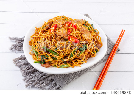 stir-Fried Noodles with Pork Belly and Vegetables, Chinese Chow Mein in White Bowl 140669878