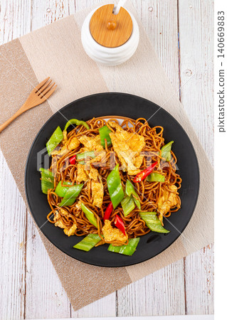stir-Fried Noodles with Eggs and Green Peppers, Chinese Chow Mein on Black Plate stir-Fried Noodles with Eggs and Green Peppers, Chinese Chow Mein on Black Plate 140669883