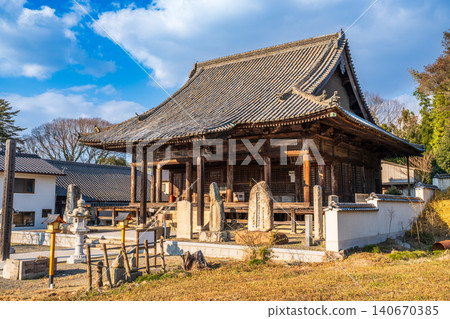 岡山縣瀨戶內市備前市弘法大師巡禮48座寺廟之一的大島寺正殿,初冬陽光明媚的景象(第二部) 岡山縣瀨戶內市備前市弘法大師巡禮48座寺廟之一的大島寺正殿,初冬陽光明媚的景象(第二部) 140670385