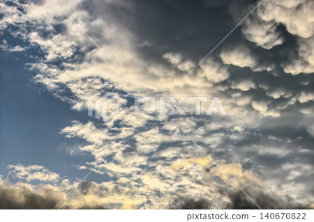 Close Up View Of Mammatus Cloud Formation Close Up View Of Mammatus Cloud Formation 140670822