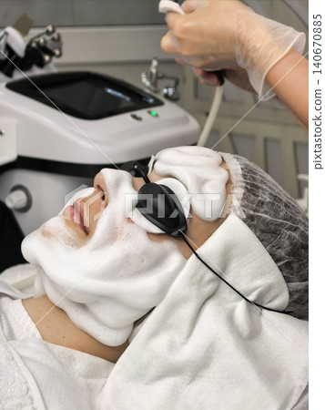 Professional Foam Facial Treatment With Cosmetic Device Professional Foam Facial Treatment With Cosmetic Device 140670885
