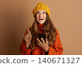 Cheerful Woman with a Bright Idea and Smartphone 140671327