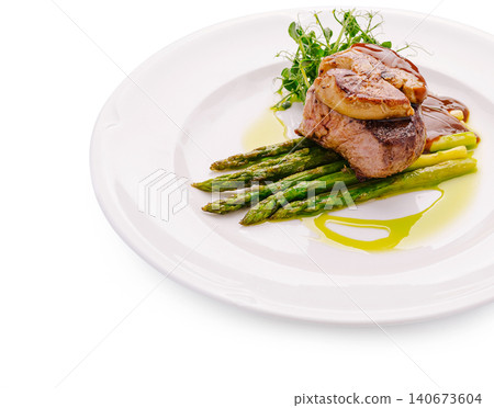 Tournedos rossini steak with foie gras and asparagus 140673604