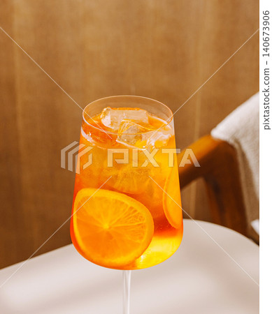 Refreshing aperol spritz cocktail with orange slices and ice Refreshing aperol spritz cocktail with orange slices and ice 140673906