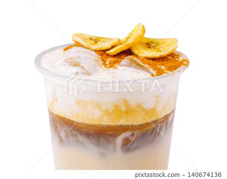 Iced coffee with banana chips and cinnamon powder Iced coffee with banana chips and cinnamon powder 140674136