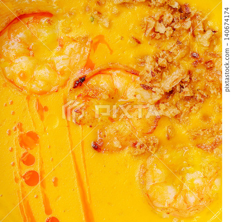 Shrimp and grits dish with fried onions 140674174