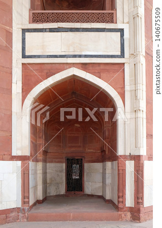 Humayun's Tomb, built by Hamida Banu Begun in 1565-72, Delhi, India Humayun's Tomb, built by Hamida Banu Begun in 1565-72, Delhi, India 140675509