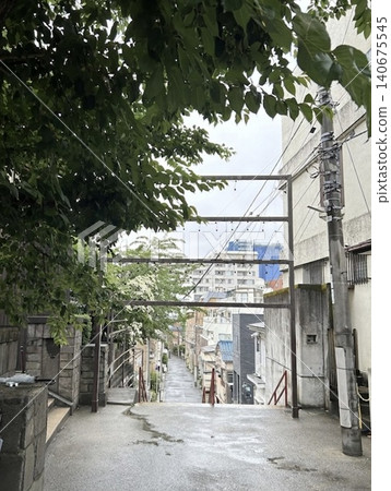 Narrow alley Narrow alley 140675545