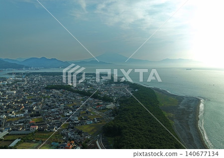 靜岡縣清水區三保松原海灘及週邊城市的空拍照片。 靜岡縣清水區三保松原海灘及週邊城市的空拍照片。 140677134