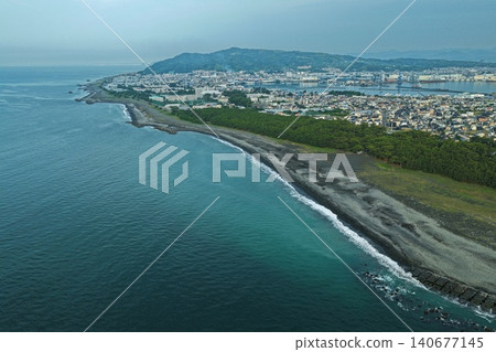 靜岡縣清水區三保松原海灘及週邊城市的空拍照片。 靜岡縣清水區三保松原海灘及週邊城市的空拍照片。 140677145