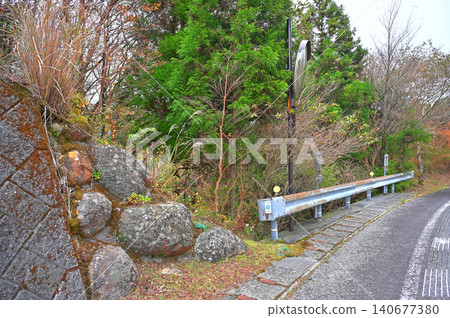 伊豆半島,伊豆山脊步道,魂山,從公路進入健行道的入口 伊豆半島,伊豆山脊步道,魂山,從公路進入健行道的入口 140677380