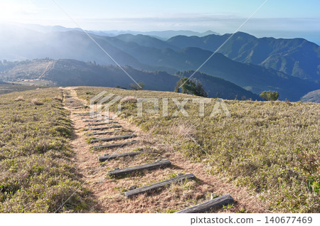伊豆半島、伊豆山脊步道、玉之山、宇久須峠、草原穿越和笠淵山 伊豆半島、伊豆山脊步道、玉之山、宇久須峠、草原穿越和笠淵山 140677469