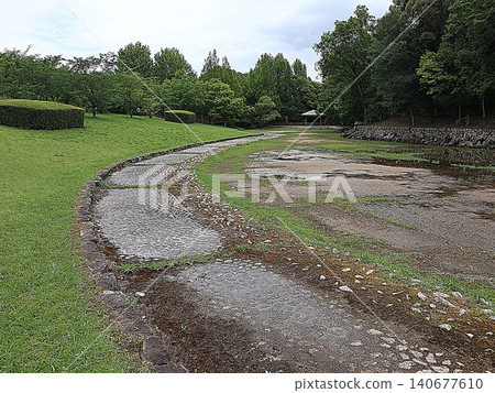 西陣中央公園是一個靠近車站的大型公園。 140677610