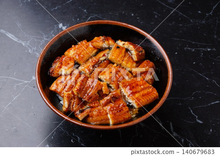 鰻魚三吃 140679683