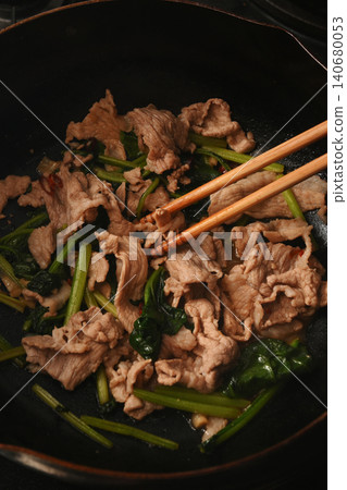 Stir-fried pork and spinach; Garlic ponzu stir-fried pork and spinach. Stir-fried pork and spinach; Garlic ponzu stir-fried pork and spinach. 140680053