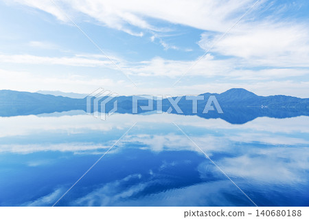 田澤湖,位於秋田縣仙北市,風景優美。 田澤湖,位於秋田縣仙北市,風景優美。 140680188