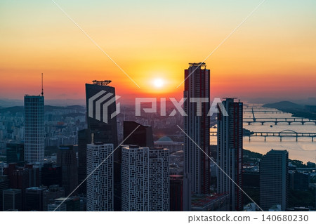 Golden sunset over the financial district of Yeouido with modern corporate skyscrapers in Seoul, South Korea Golden sunset over the financial district of Yeouido with modern corporate skyscrapers in Seoul, South Korea 140680230