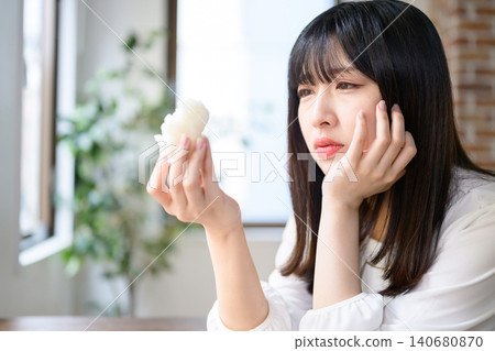 Japanese woman holding a rice ball, troubled Japanese woman holding a rice ball, troubled 140680870