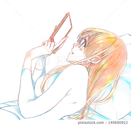 一位女士躺在床上，開心地看著她的智慧型手機。 140680922