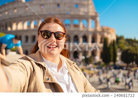 Happy 30s woman tourist making selfie in front of colosseum in rome, italy 140681722