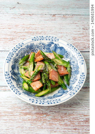 Sautéed asparagus and bacon in butter Sautéed asparagus and bacon in butter 140681994