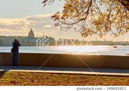 Russia, St.Petersburg, the drawbridge of the Palace at sunset, University embankment, cars traffic, the cabinet of curiosities museum, rostral columns, cranes of shipyard 140683921