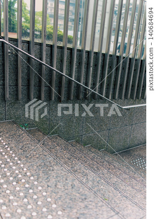 Outdoor staircases that incorporate nature into urban spaces 140684694