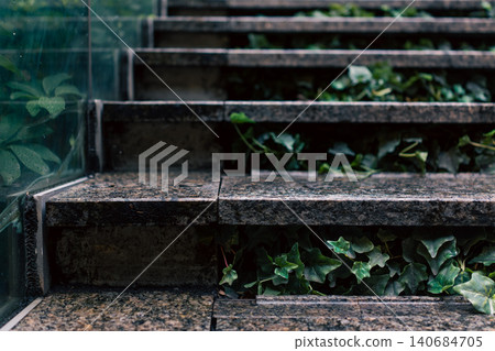 Outdoor staircases that incorporate nature into urban spaces 140684705