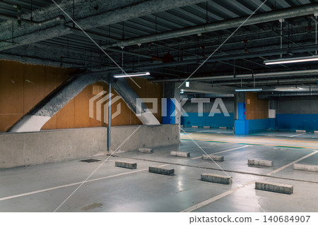 Unmanned underground parking lot and concrete structure space 140684907