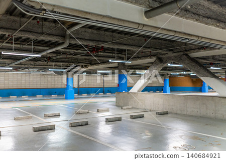 Unmanned underground parking lot and concrete structure space Unmanned underground parking lot and concrete structure space 140684921